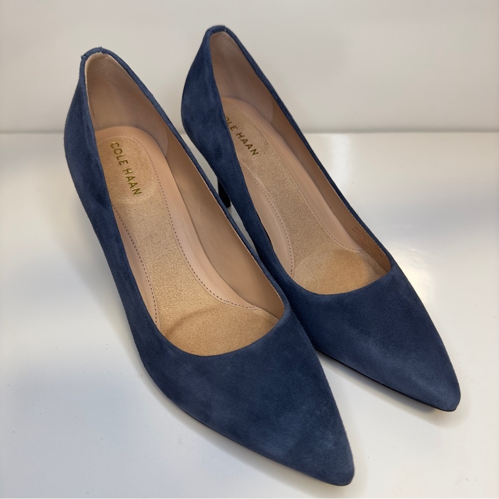Like new! Cole Haan Navy Blue Suede Pumps – Size 6B